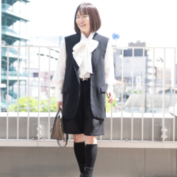 ジレ･･･ZARA　ブラウス・バミューダパンツ･･･mon cabinet　ブーツ･･･Monet　バック・リング･･･CELINE