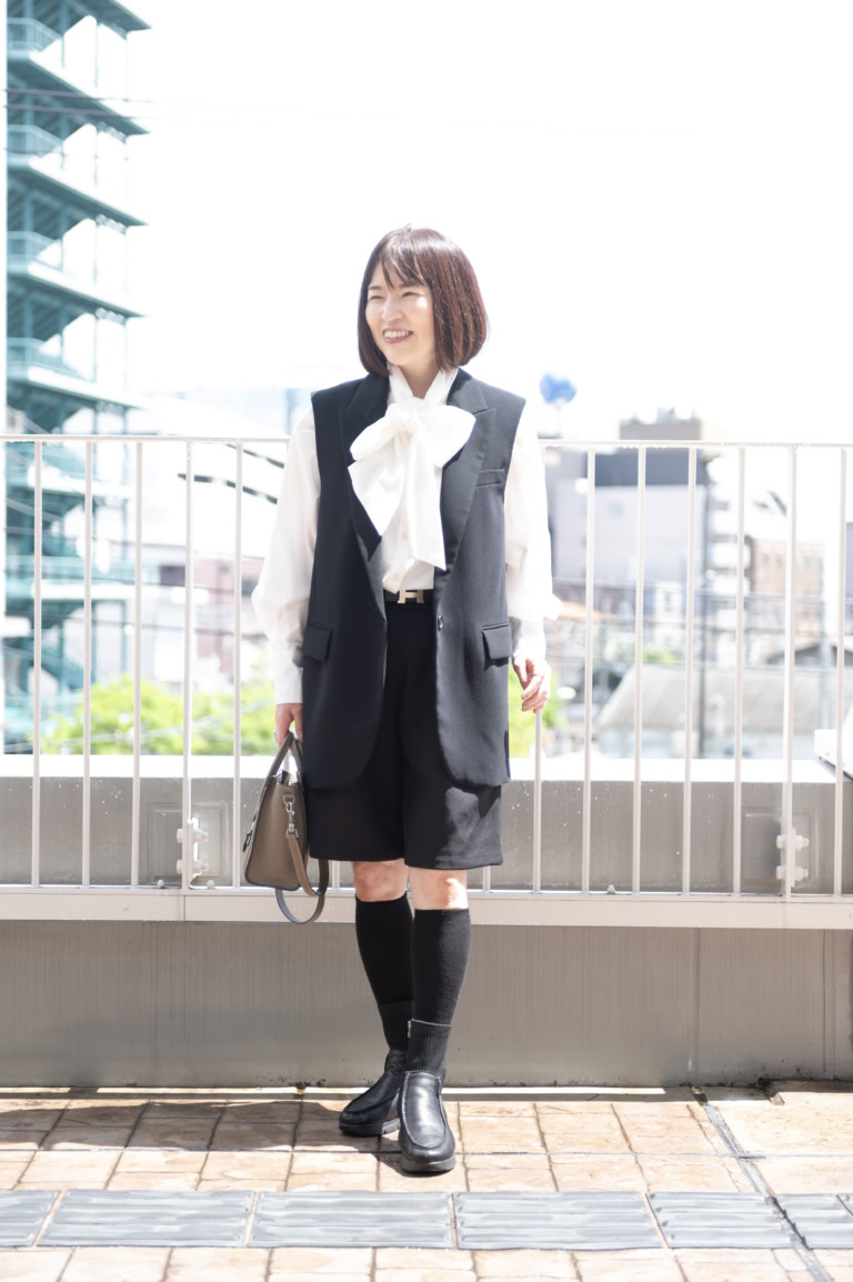 ジレ・・・ZARA ブラウス・バミューダパンツ・・・mon cabinet ブーツ・・・Monet バック・リング・・・CELINE