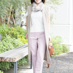 ジレ･･･Elura　Tシャツ･･･ a-jolie　パンツ･･･UNFILO　ストール･･･UNTITLED　バック･･･LOEWE　サンダル･･･ara