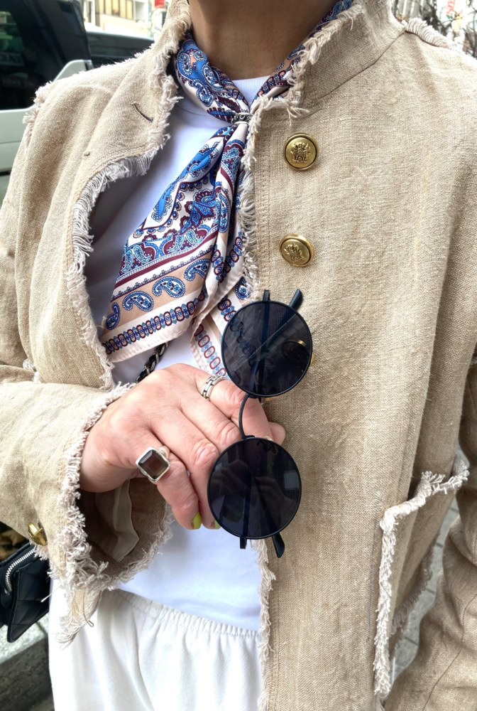 ”黒”の小物アイテムで引き締め効果を狙って