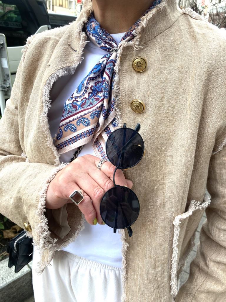 ”黒”の小物アイテムで引き締め効果を狙って