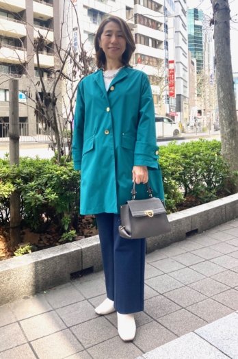 【60代お手本スナップ】春を満喫！「マッキントッシュ」のきれい色スプリングコートを軸にしたエレガントで軽快なコーデに！