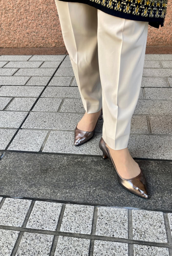 メタリックのシューズで綺麗めながらもエッジを効かせて