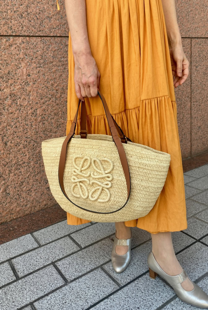 エレガントで夏っぽいLOEWEのかごバッグ