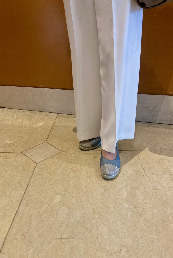 パンツはZARA