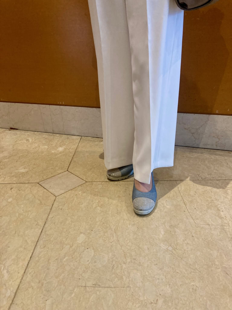 パンツはZARA