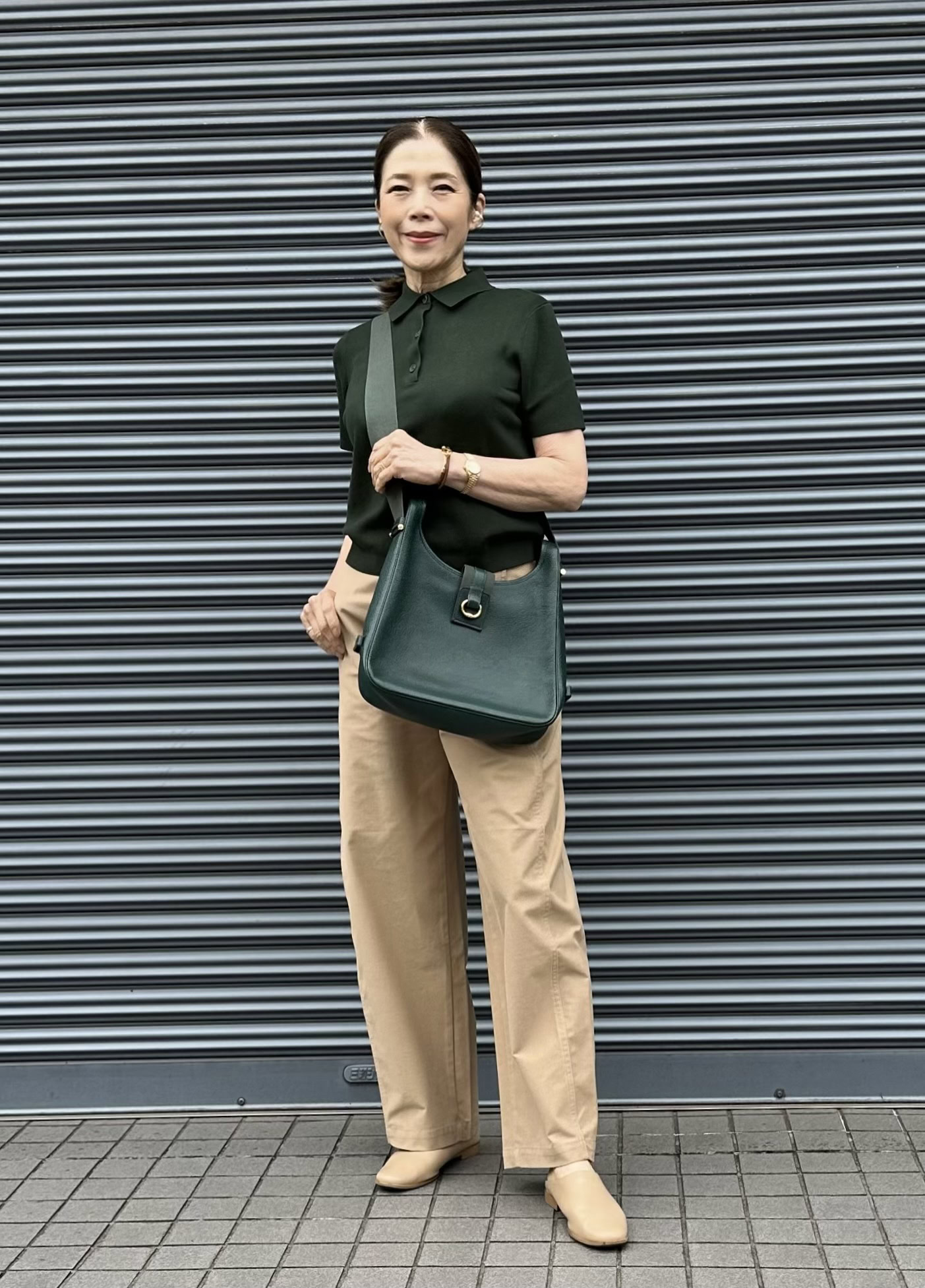 バレルレッグパンツ_ポロセーターコーデ