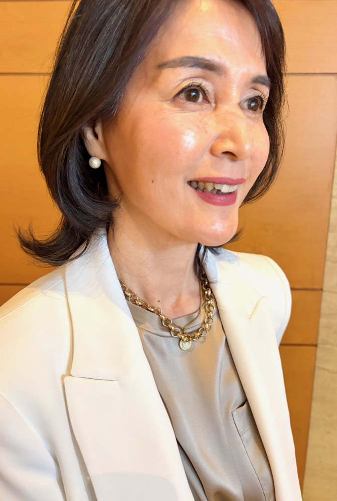 ジャケットはH&M、シャツはマックスマーラ