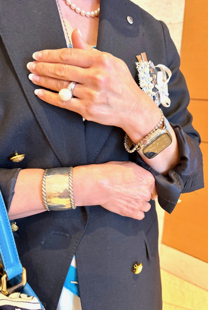 アクセサリーはフィリップオーディベール