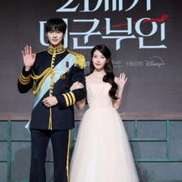 息もぴったりのビョン・ウソクとIU