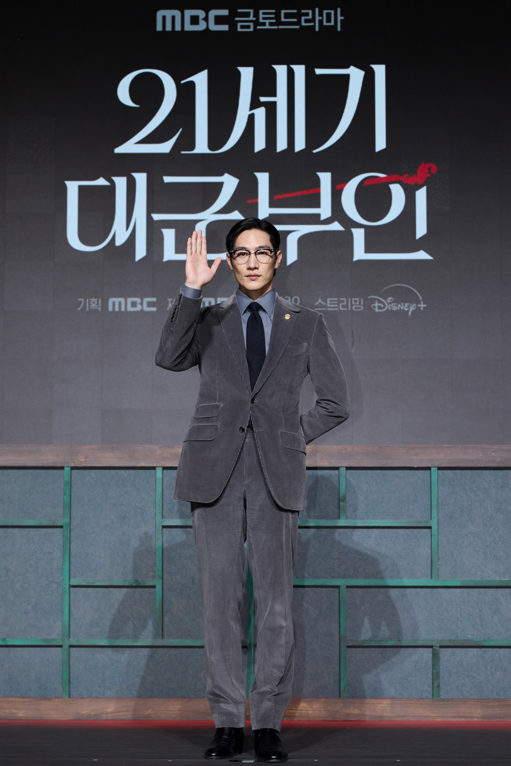 総理ミン・ジョンウ役のノ・サンヒョン