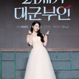 ソン・ヒジュ役のIU