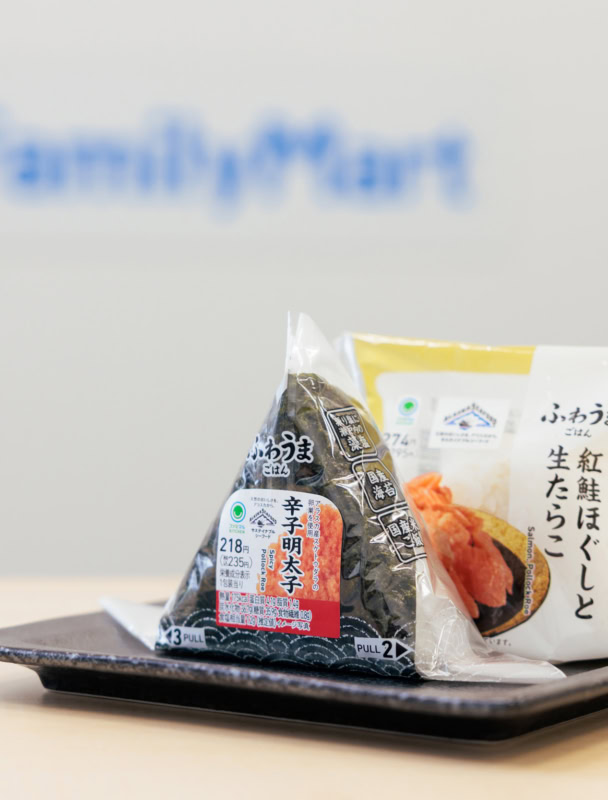 「コンビニおむすび」も新時代へ！ファミマが“天然アラスカシーフード“の物語に共鳴し、最高の味として選んだ理由とは？