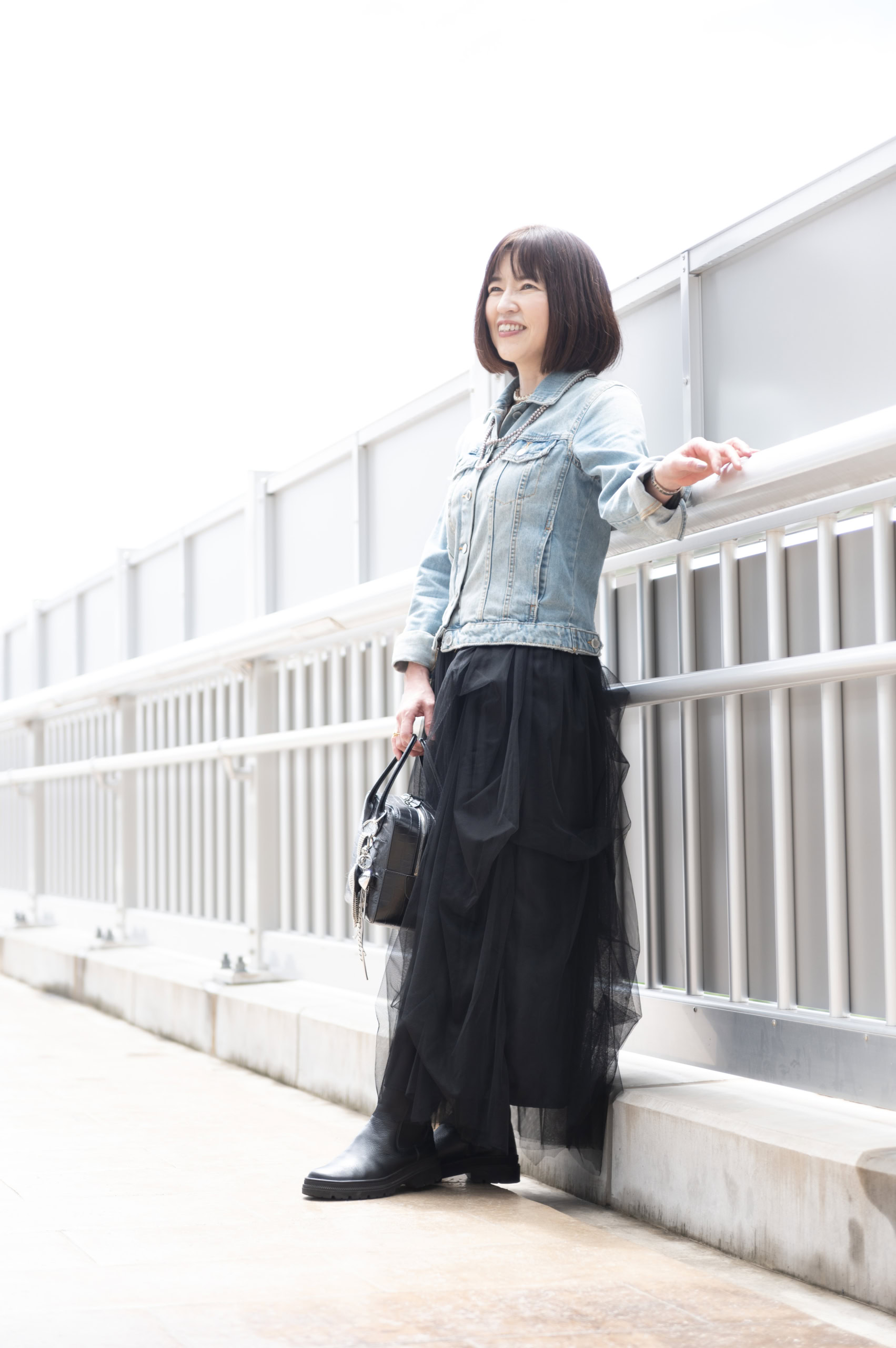 デニムジャケット･･･ZARA スカート･･･Frene アクセサリー･･･ノーブランド バック･･･メゾンカナウ チャーム･･･PLUS OTO.HA ブーツ･･･ara