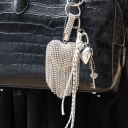 大人かわいいチャームをプラス