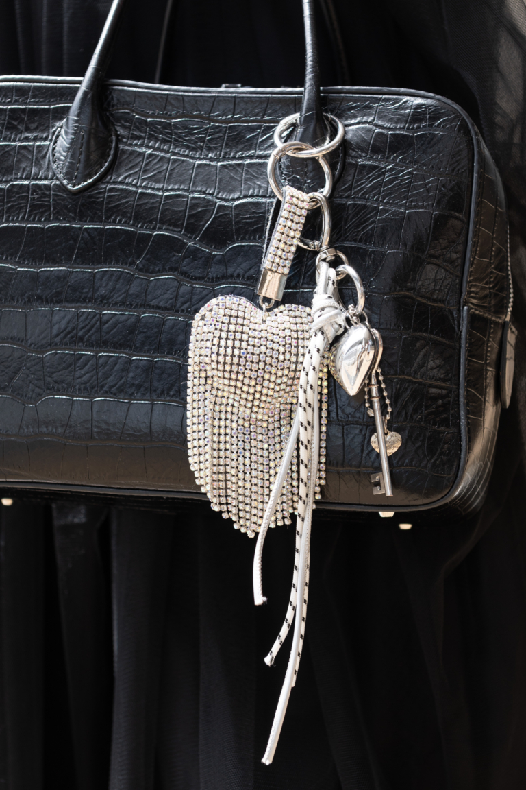 大人かわいいチャームをプラス