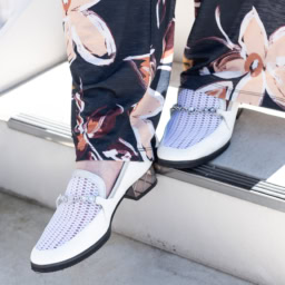 メッシュシューズ