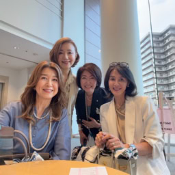 「素敵な大人のごきげんフェス2026」参加のみなさんとパチリ