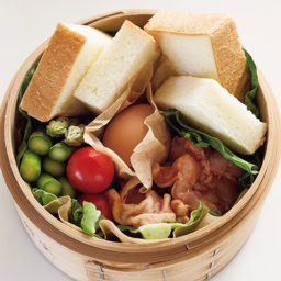 肉とパンの献立加熱前