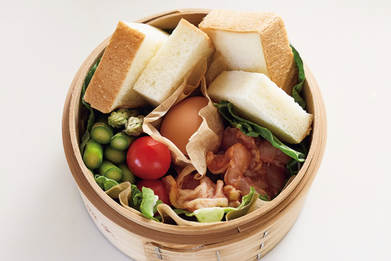 肉とパンの献立加熱前