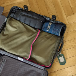 衣類や下着の収納には通気性のよいメッシュ素材のトラベルポーチを愛用しています