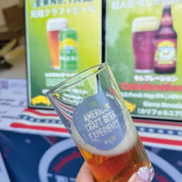 日比谷公園で開催された「American Craft Beer Experience 2025」でのビール体験。
