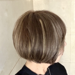 26年4月上林さんブログ_ヘアボリュームや髪の艶をチェック