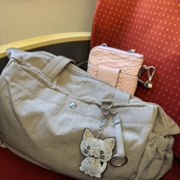 「 hareiro 」のバッグと「袋物次郎」のウォレットショルダー