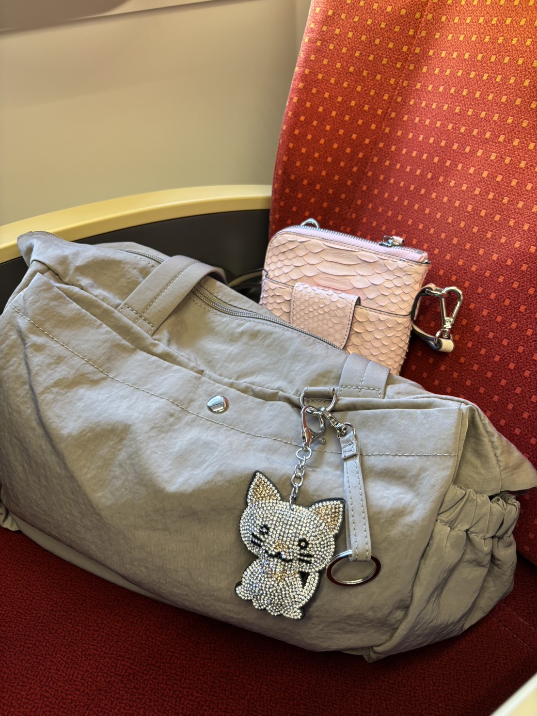 「 hareiro 」のバッグと「袋物次郎」のウォレットショルダー