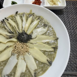 朝食は「アワビ粥」