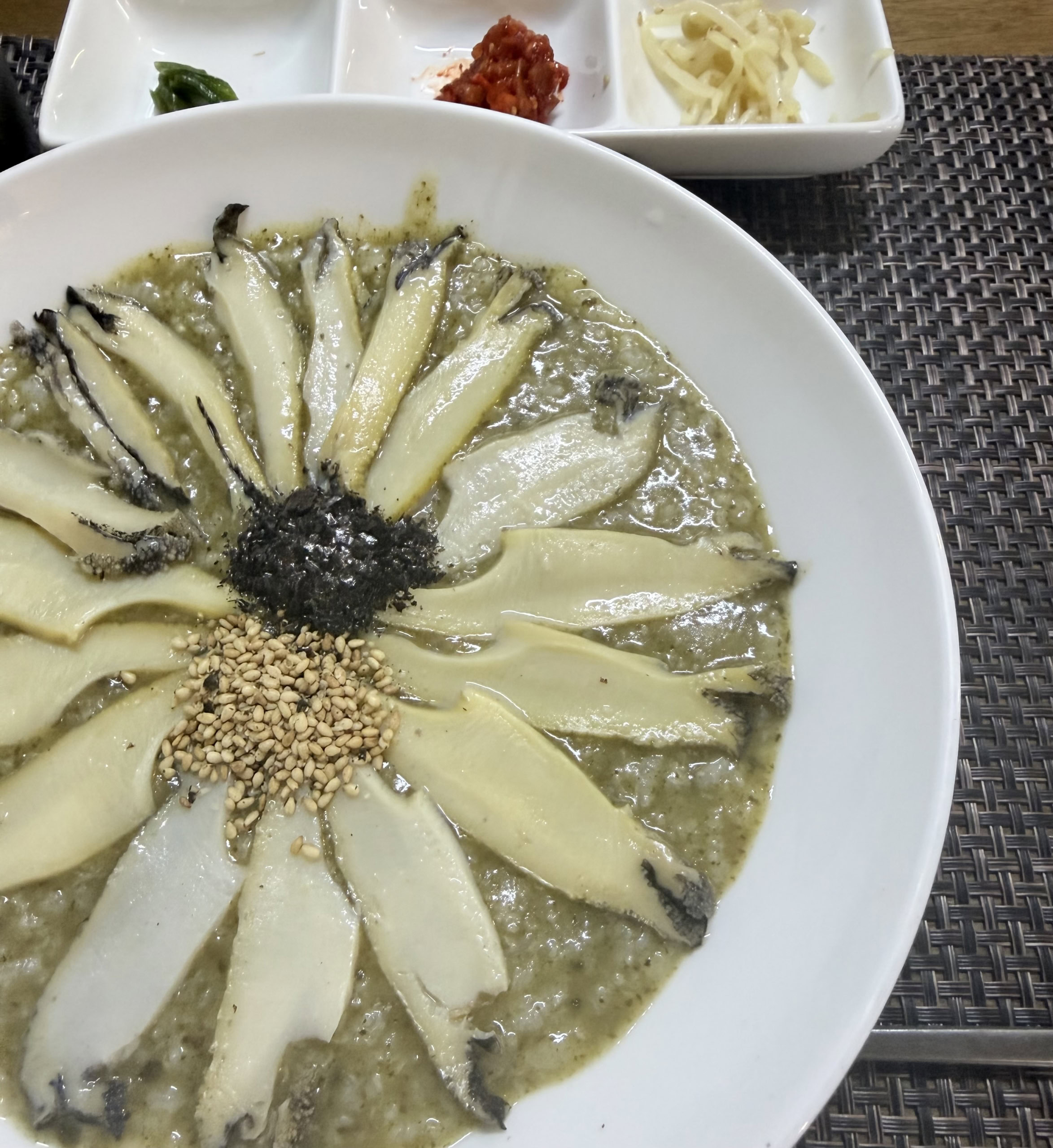 朝食は「アワビ粥」