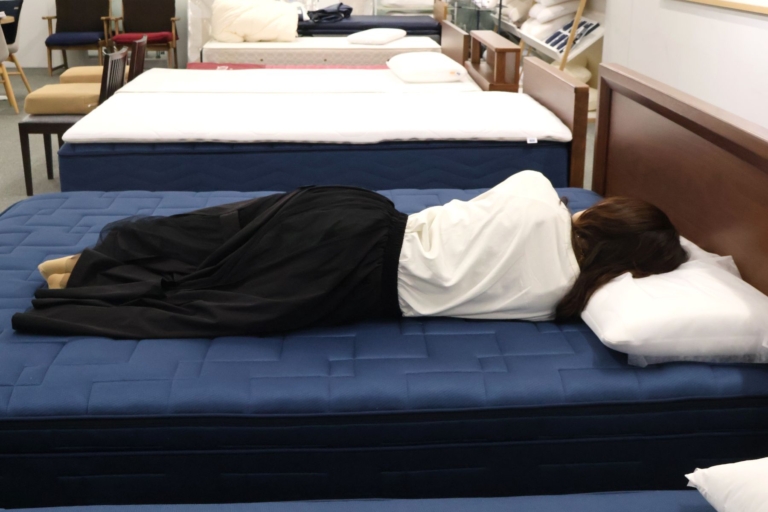 合わないマットレスだと肩の位置が少し変わる