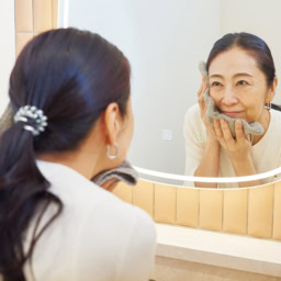 カウンセリングで悩みや希望する治療などを聞かれた後、洗顔。正確に診断するため、メイクをきちんとオフします。