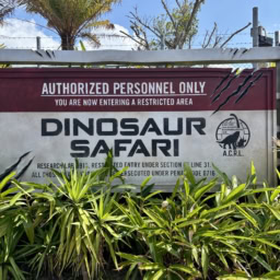 「ジャングリア沖縄」の目玉アトラクション「ダイナソーサファリ」