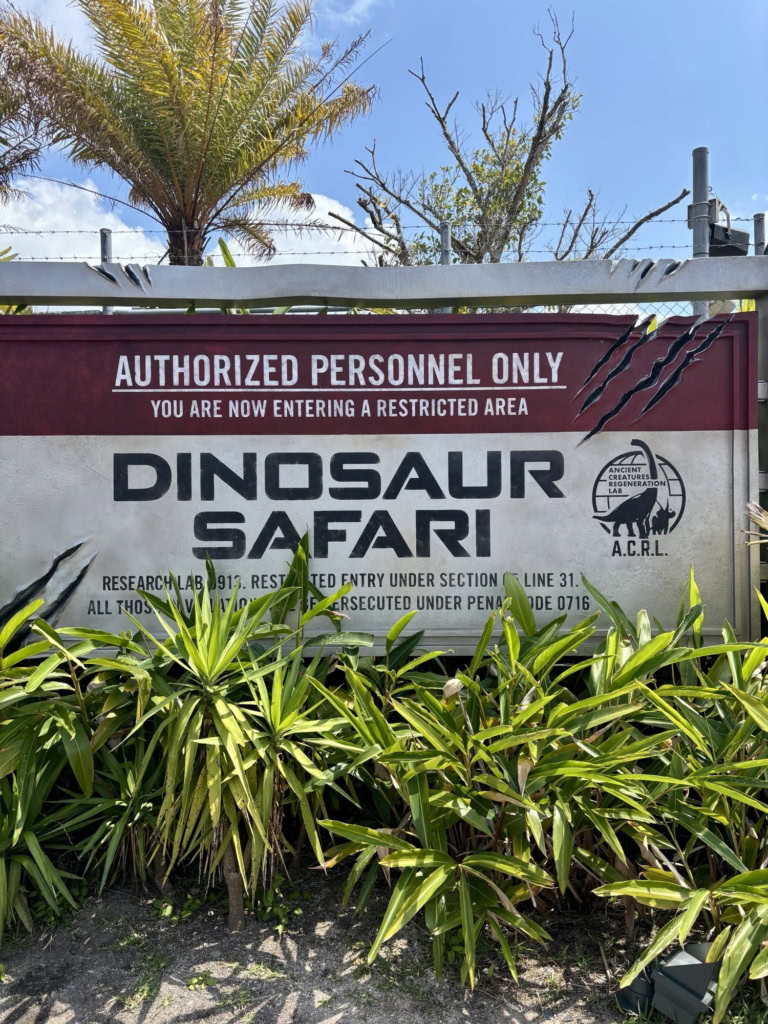 「ジャングリア沖縄」の目玉アトラクション「ダイナソーサファリ」