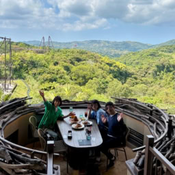 「ジャングリア沖縄」のレストラン「パノラマダイニング」でランチ