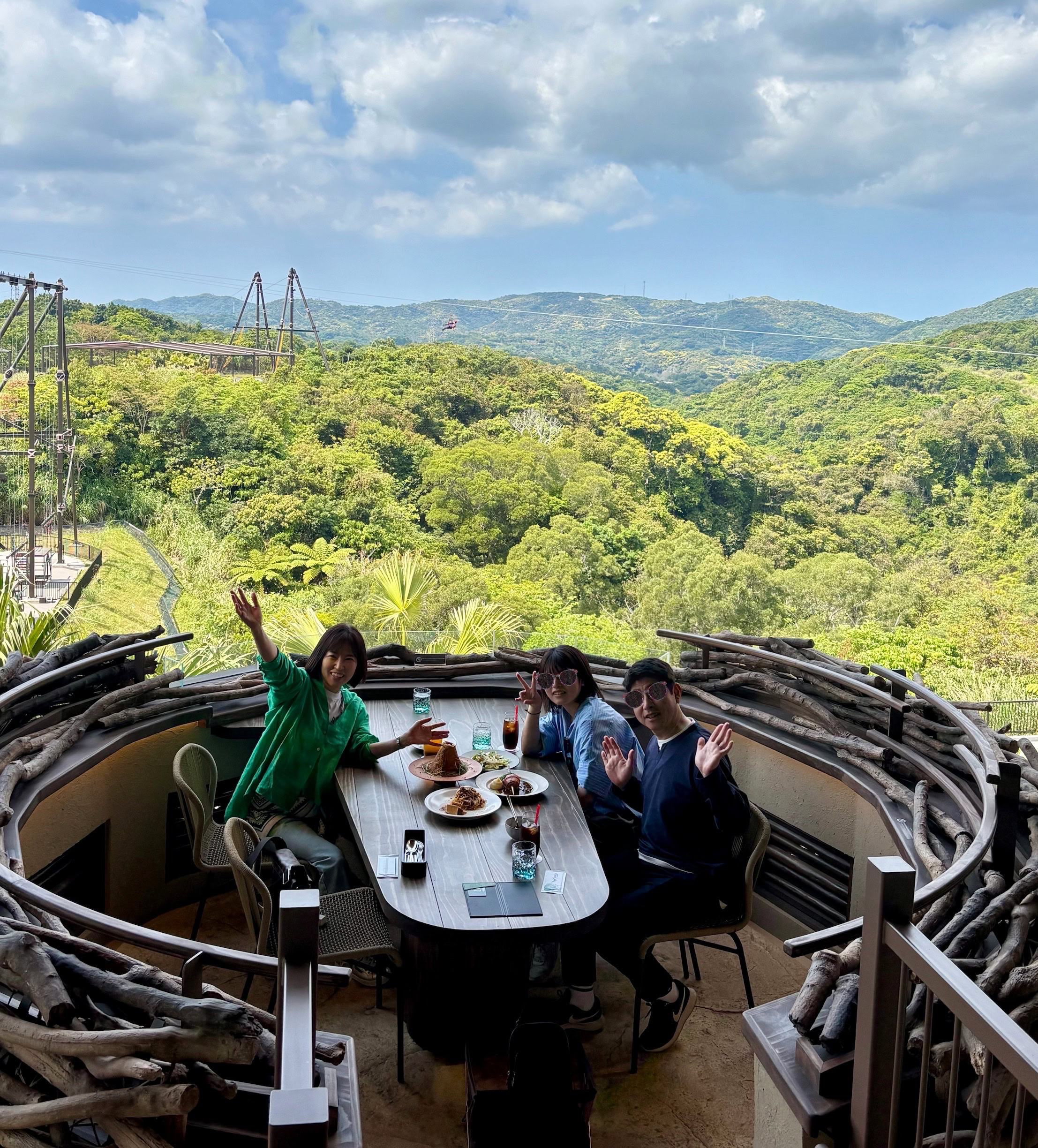 「ジャングリア沖縄」のレストラン「パノラマダイニング」でランチ