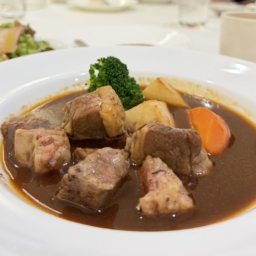 ランチタイムにいただいたビーフシチュー