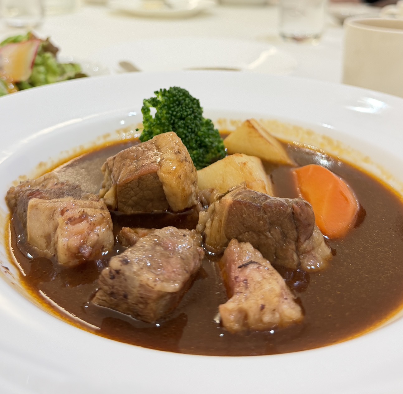 ランチタイムにいただいたビーフシチュー