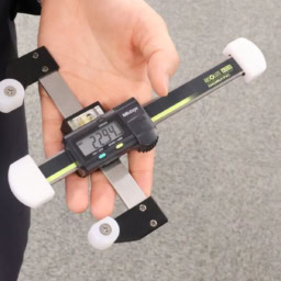 首の角度は22㎝