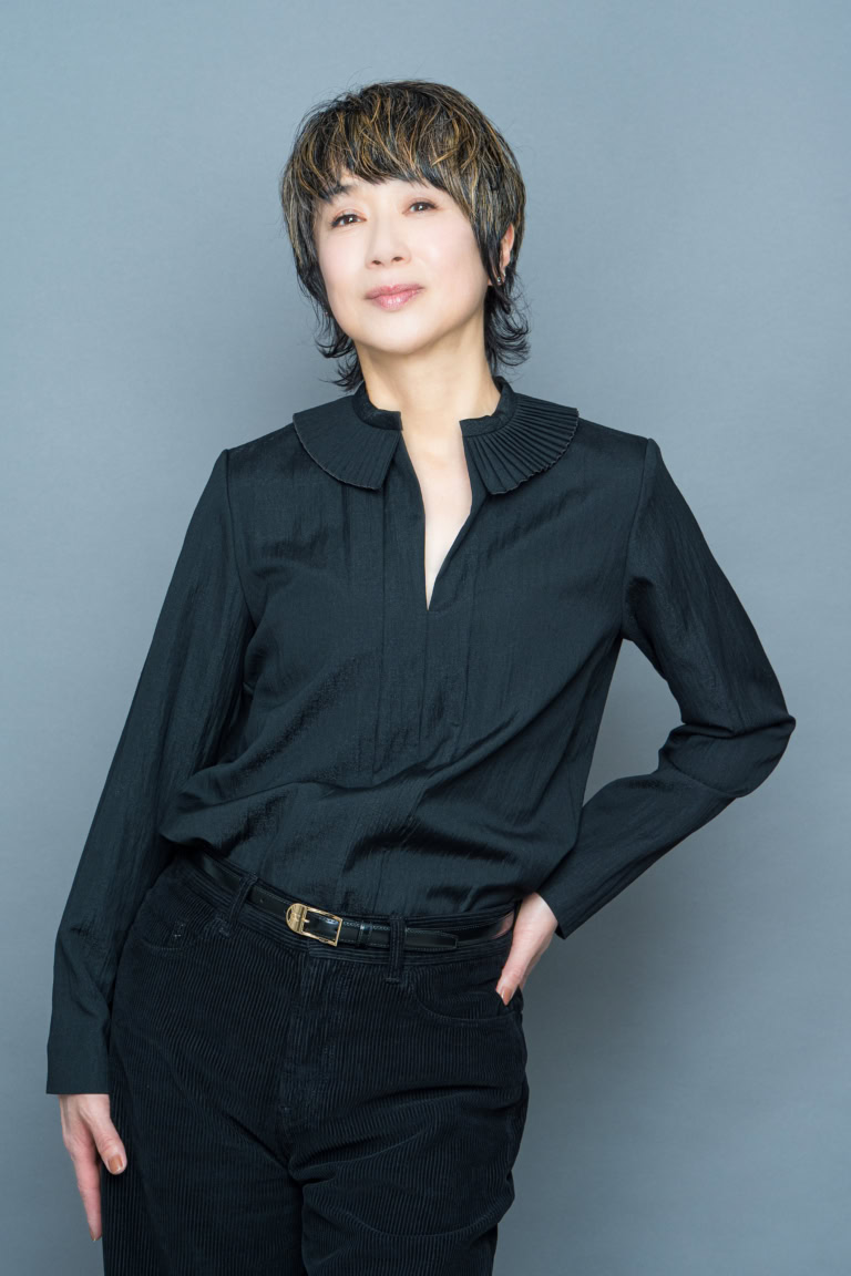 フリル襟ブラウス（ブラック）￥56,100／ニュイノワール