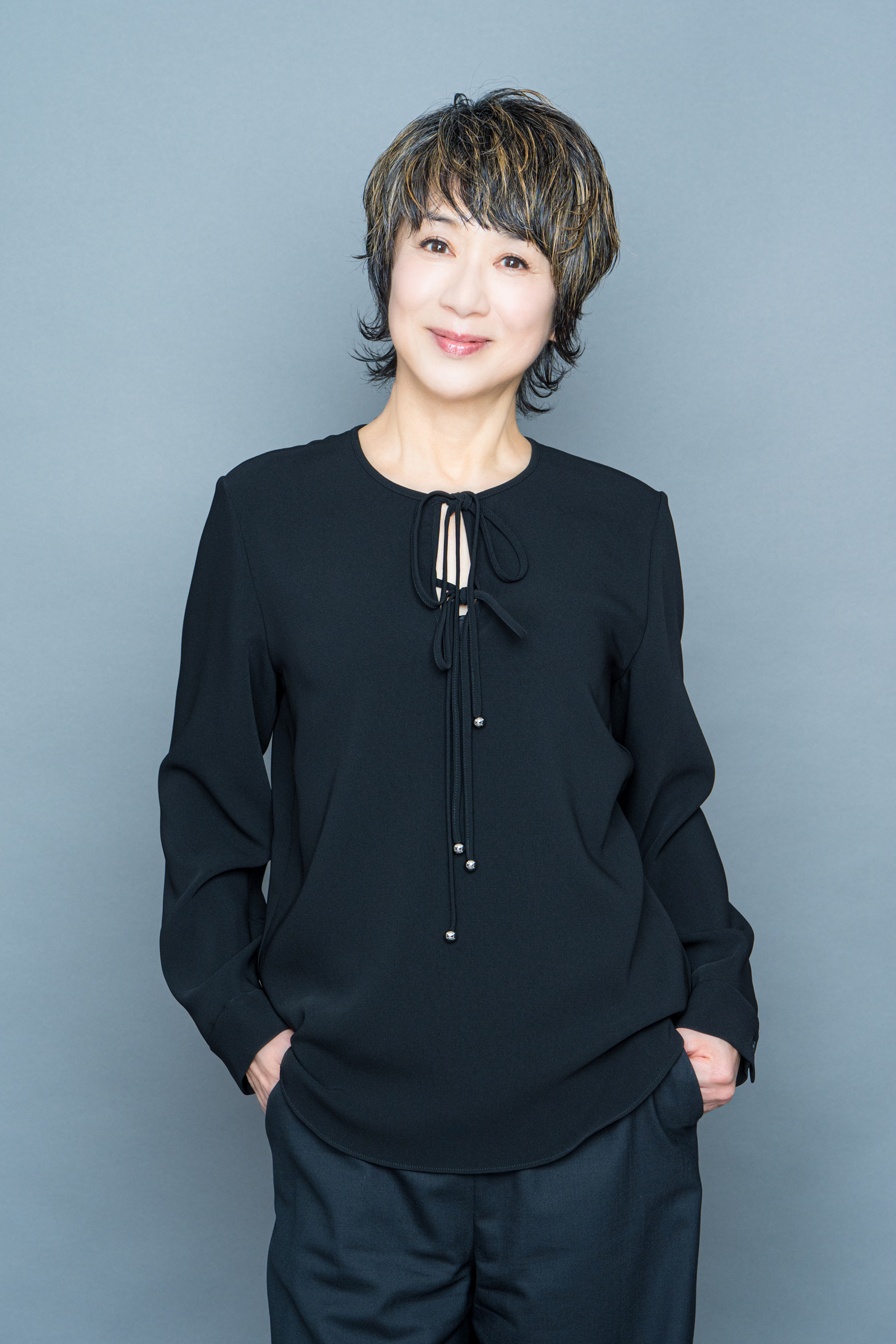 紐付きブラウス（ブラック）￥54,780／ニュイノワール