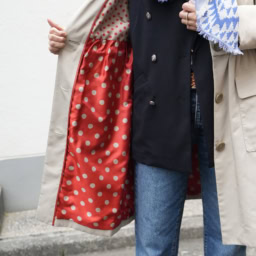 「トレンチコートのフレンチシックな裏地がお気に入りのポイント。風にゆれてちらっと裏地が表に見えるだけで、キュンと気分が上がります！」