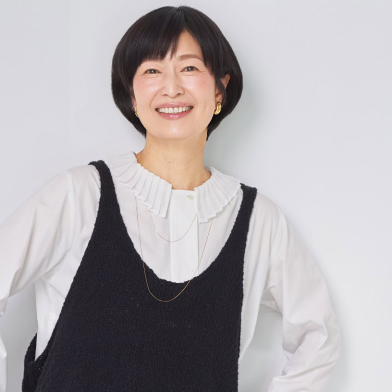 【第7位】【60代メイク】メイクが苦手でもOK！1本で「チーク」も「リップ」も「アイメイク」も仕上がる“リキッドチーク”活用術【山本浩未さんのこれだけメイク塾】