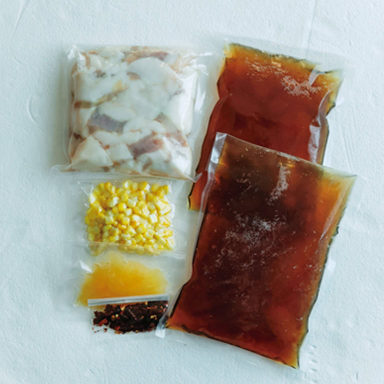 「牛もつ鍋　宗家 赤門屋」の牛もつ鍋　野菜なし（冷凍便）2 人前¥3,660（送料別）　