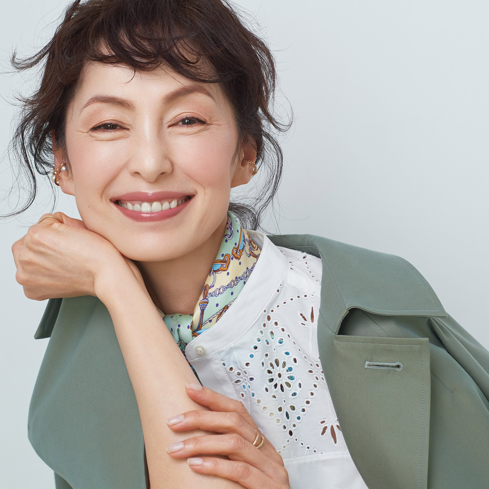 60代メイク】肌の赤み消しベースメイクを山本浩未さんが伝授！チークが