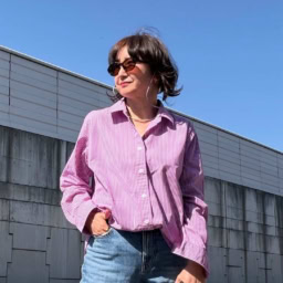 素敵なあの人5月号特別付録「グラスコードつき偏光サングラス」をかけた、素敵ブロガーのYUMIKOさん