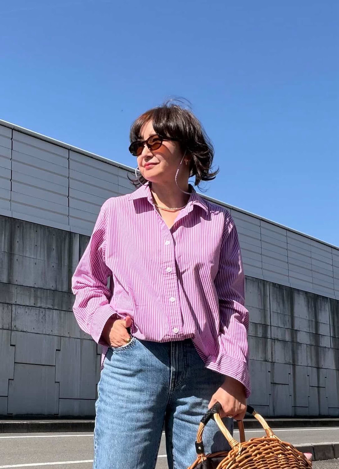 素敵なあの人5月号特別付録「グラスコードつき偏光サングラス」をかけた、素敵ブロガーのYUMIKOさん