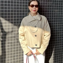 素敵なあの人5月号特別付録「グラスコードつき偏光サングラス」をかけた素敵ブロガーのMOTOMIさん