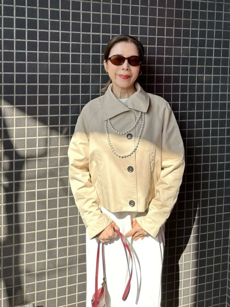 素敵なあの人5月号特別付録「グラスコードつき偏光サングラス」をかけた素敵ブロガーのMOTOMIさん